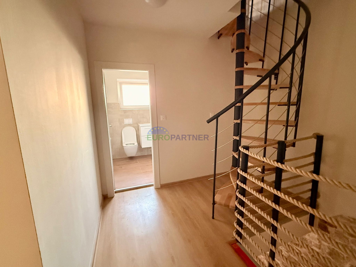 Casa in pietra ristrutturata a Tinjan