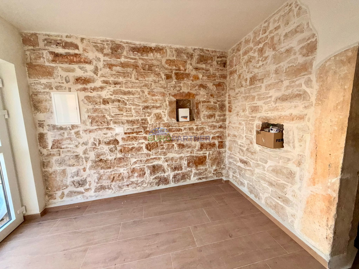 Casa in pietra ristrutturata a Tinjan