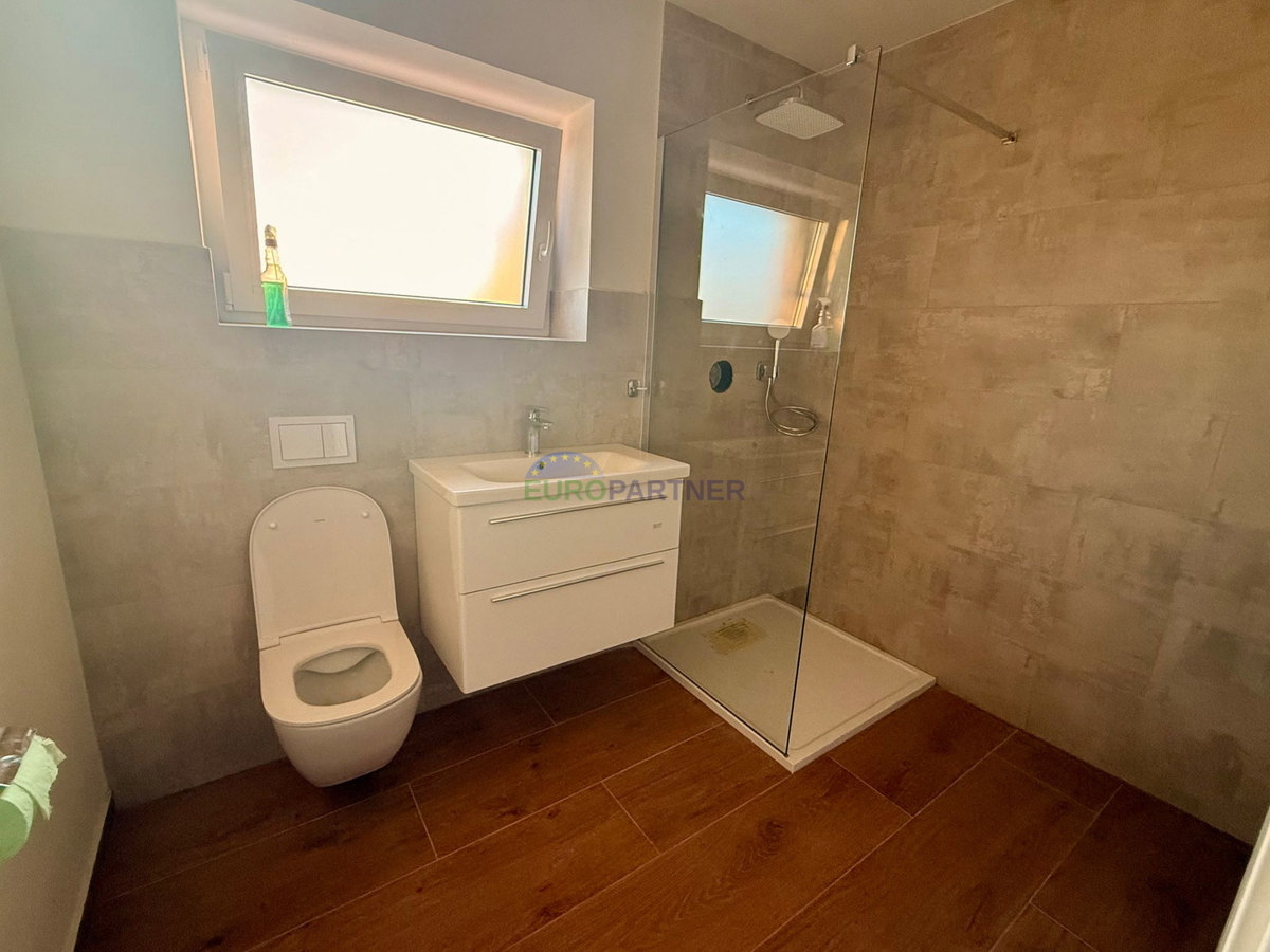 Casa in pietra ristrutturata a Tinjan