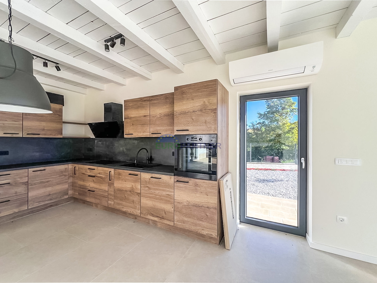 Villa moderna con piscina, a 5 km da Parenzo