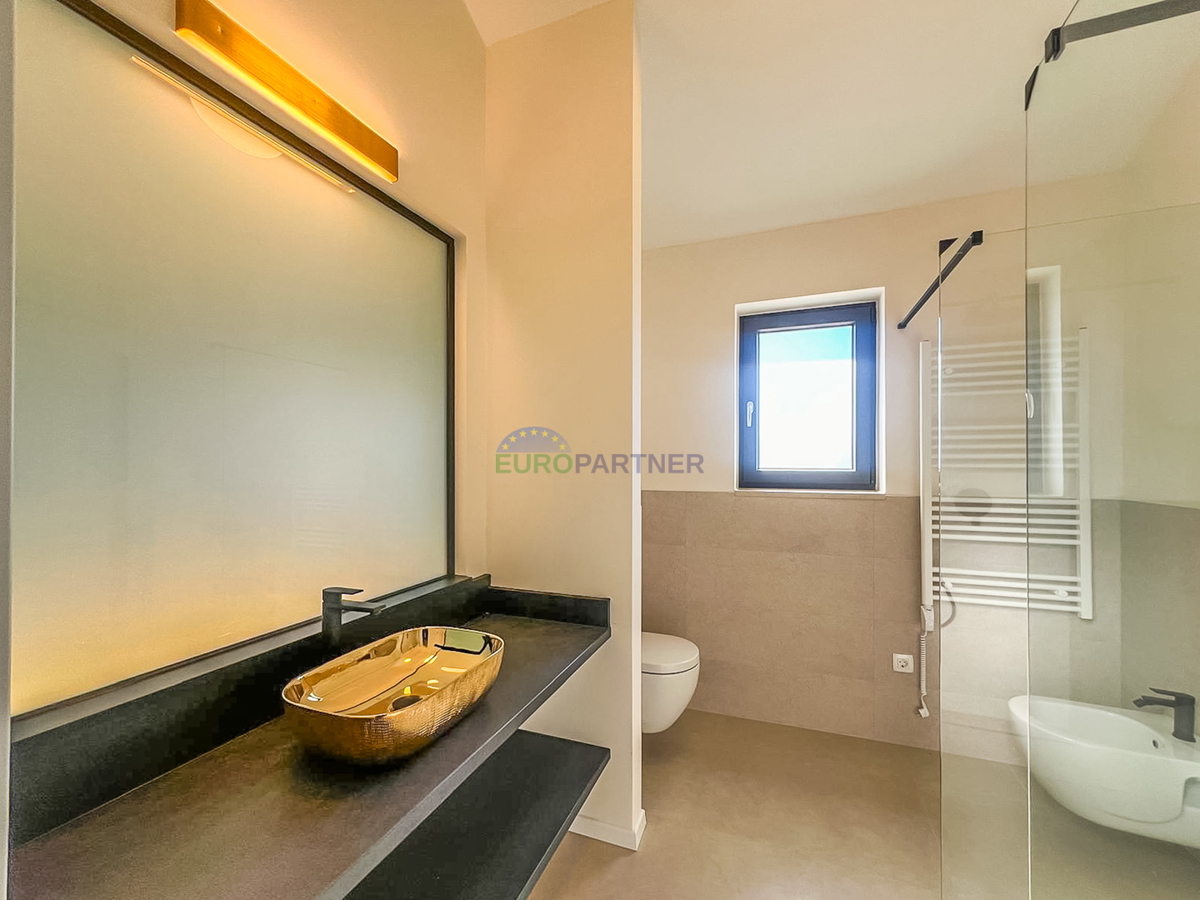 Villa moderna con piscina, a 5 km da Parenzo