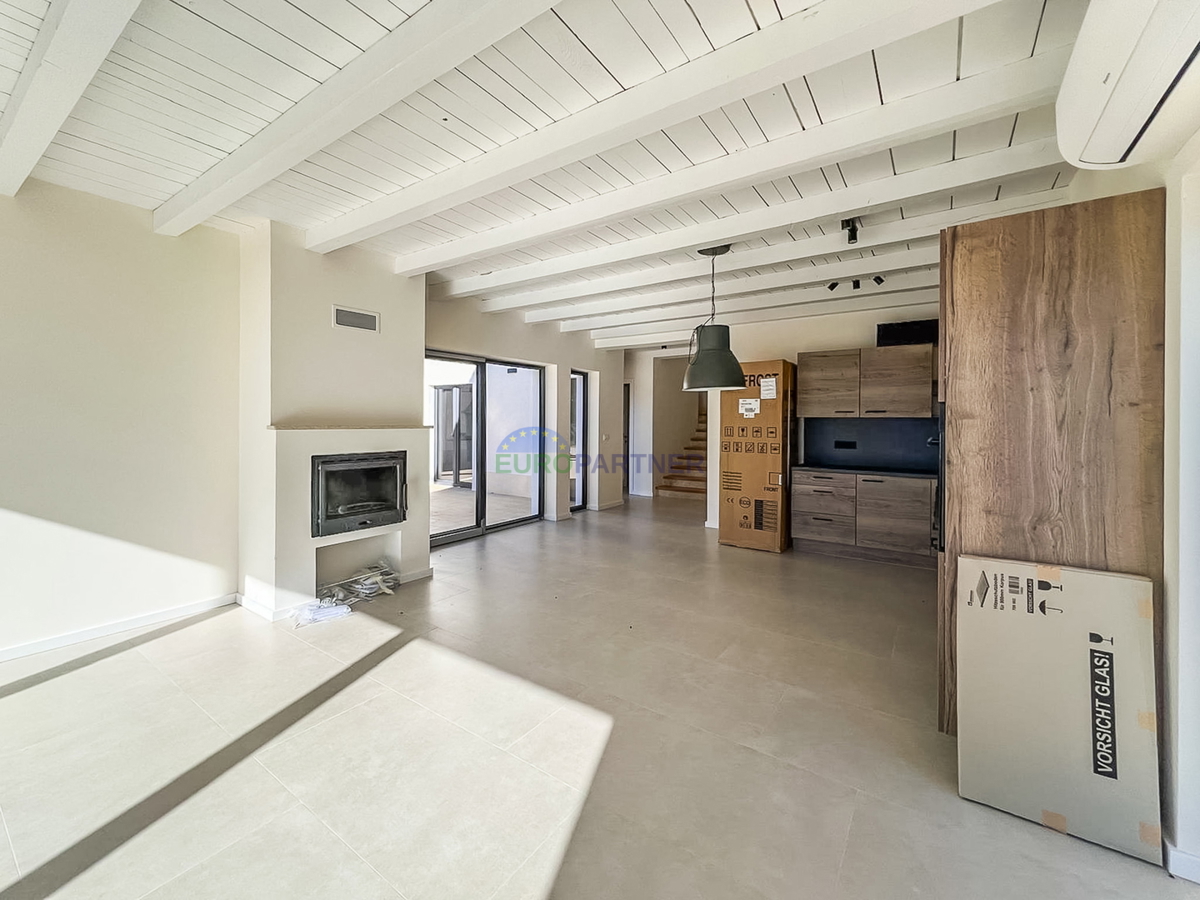 Villa moderna con piscina, a 5 km da Parenzo