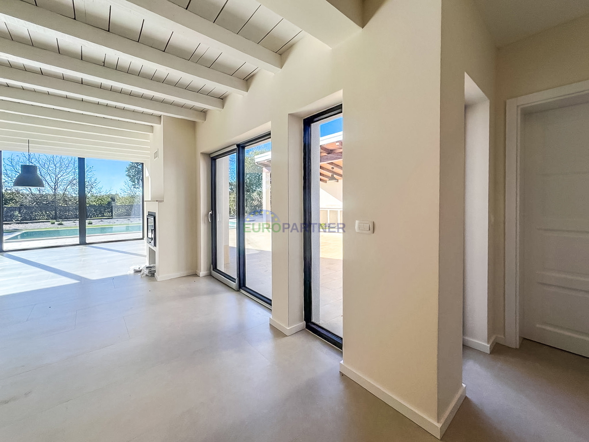 Villa moderna con piscina, a 5 km da Parenzo