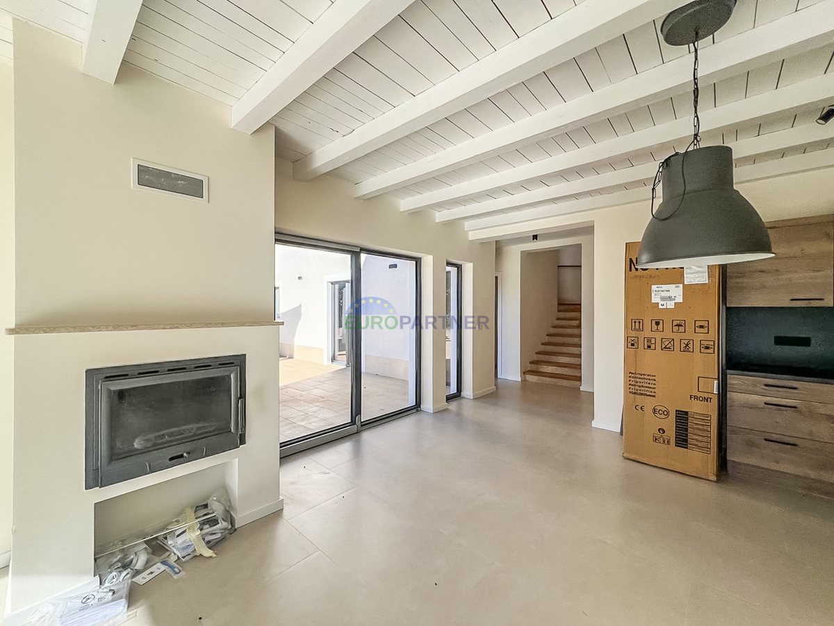 Villa moderna con piscina, a 5 km da Parenzo