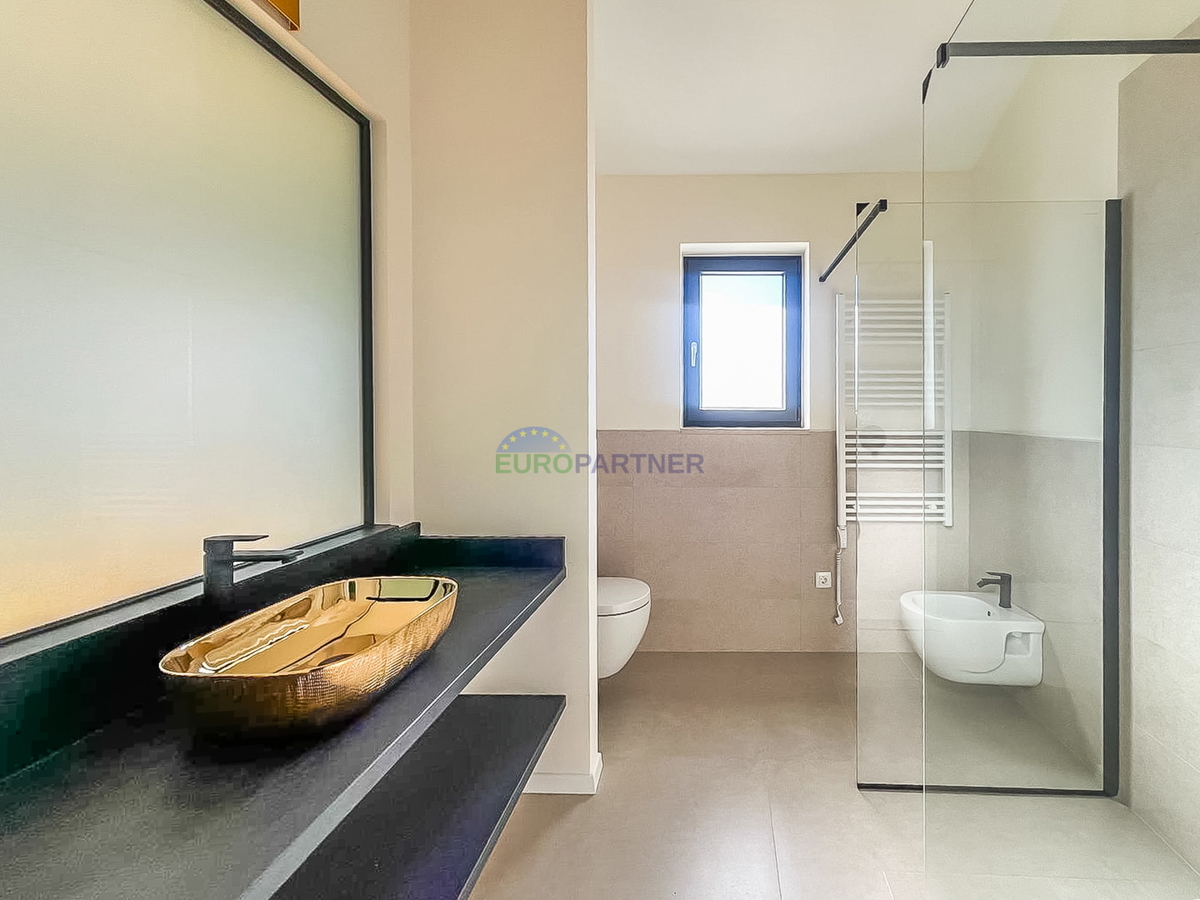 Villa moderna con piscina, a 5 km da Parenzo