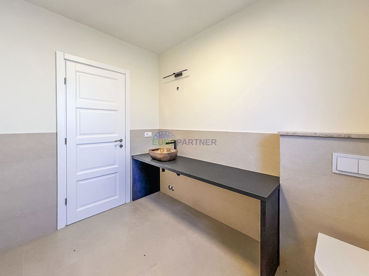 Villa moderna con piscina, a 5 km da Parenzo