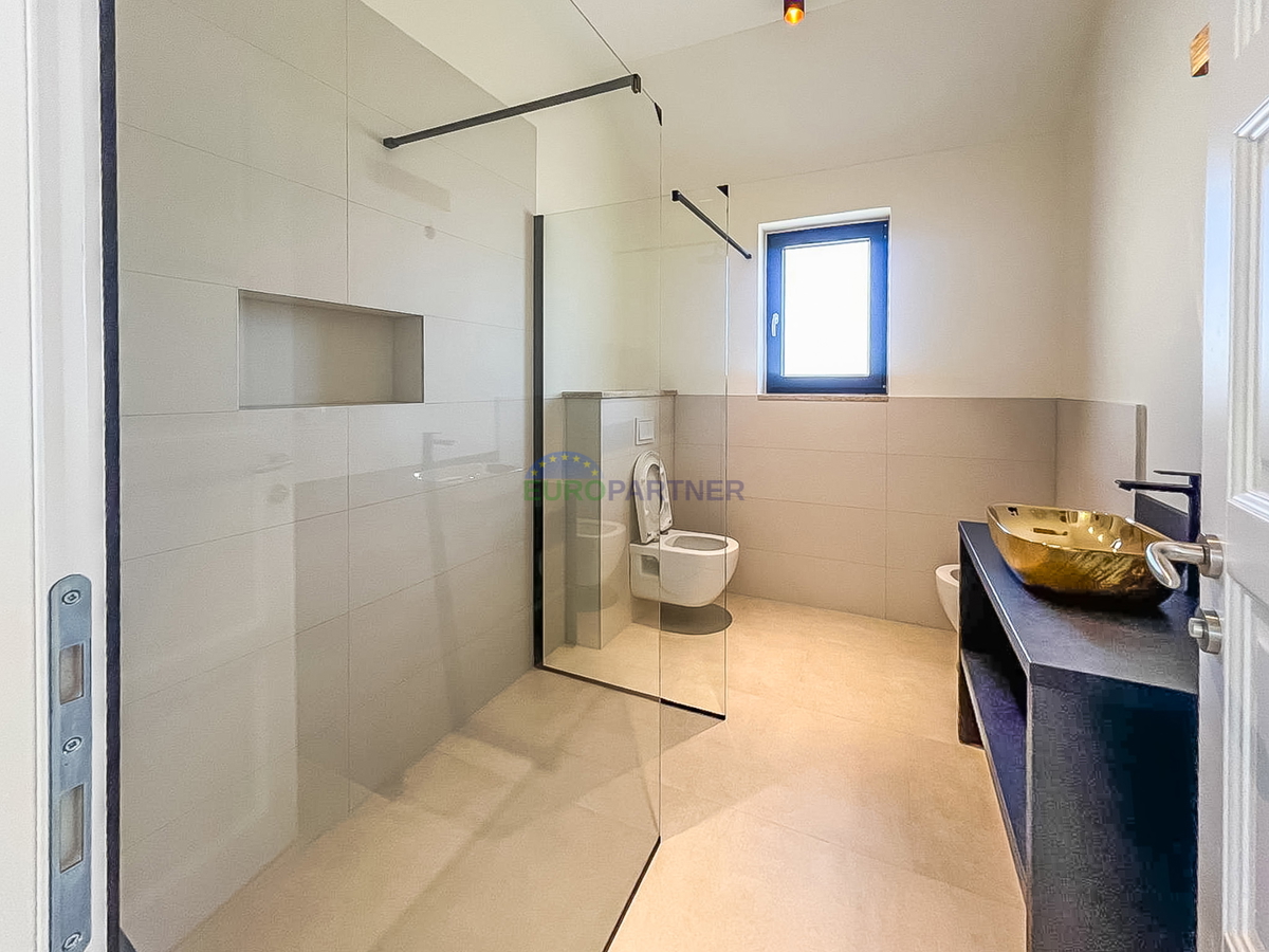 Villa moderna con piscina, a 5 km da Parenzo