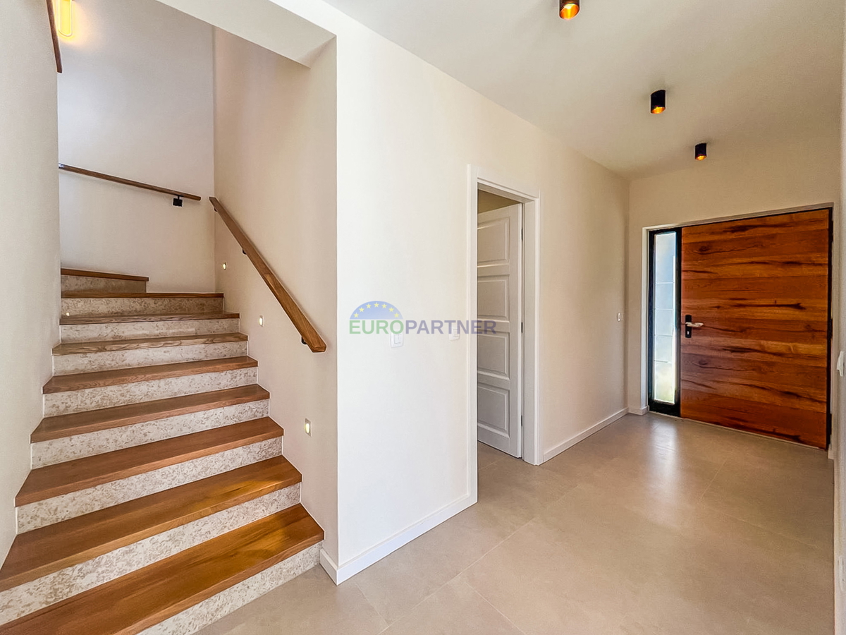 Villa moderna con piscina, a 5 km da Parenzo