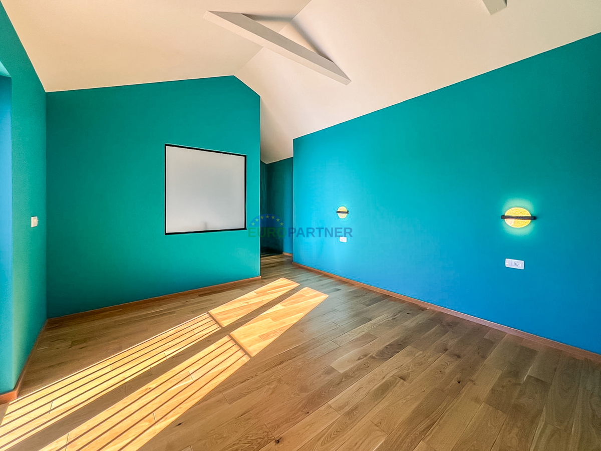 Villa moderna con piscina, a 5 km da Parenzo