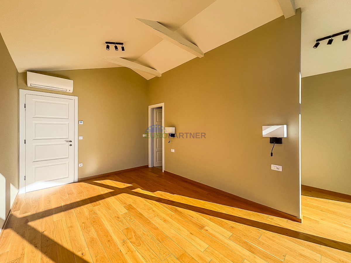 Villa moderna con piscina, a 5 km da Parenzo