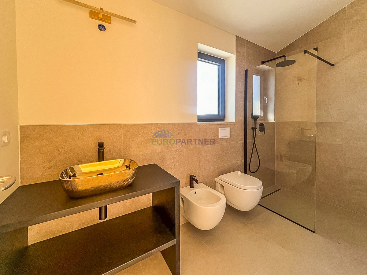 Villa moderna con piscina, a 5 km da Parenzo