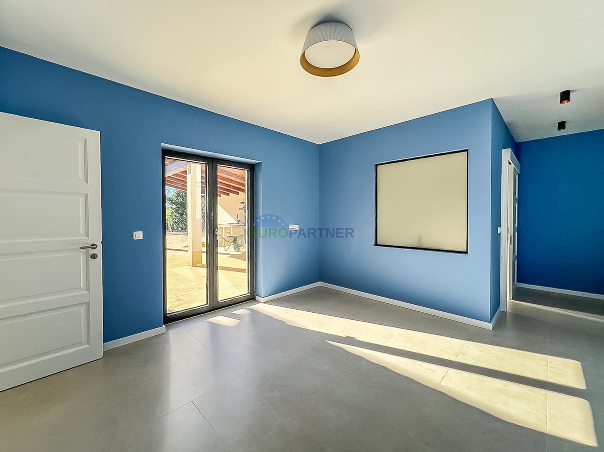 Villa moderna con piscina, a 5 km da Parenzo