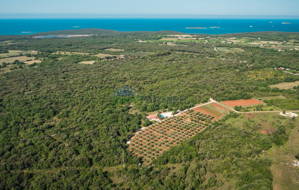 Terreno agricolo in una posizione molto attraente vicino a Rovigno