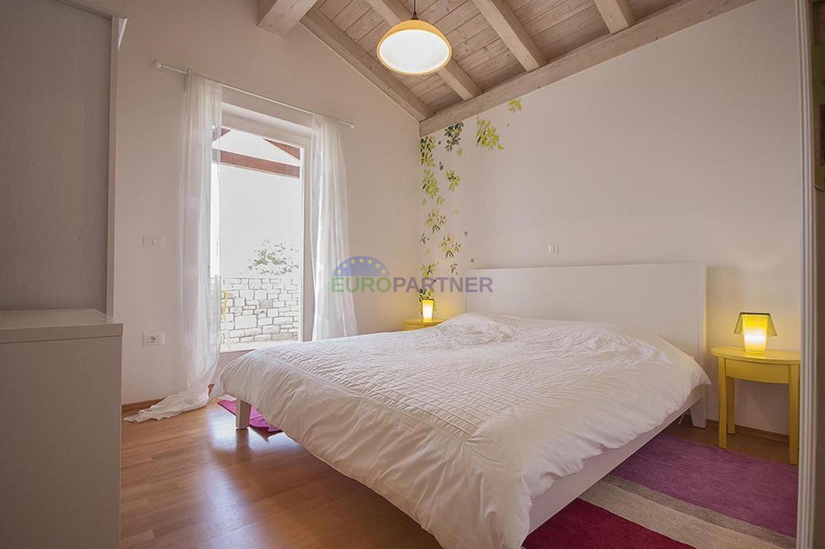 Una casa con due appartamenti e un bellissimo cortile