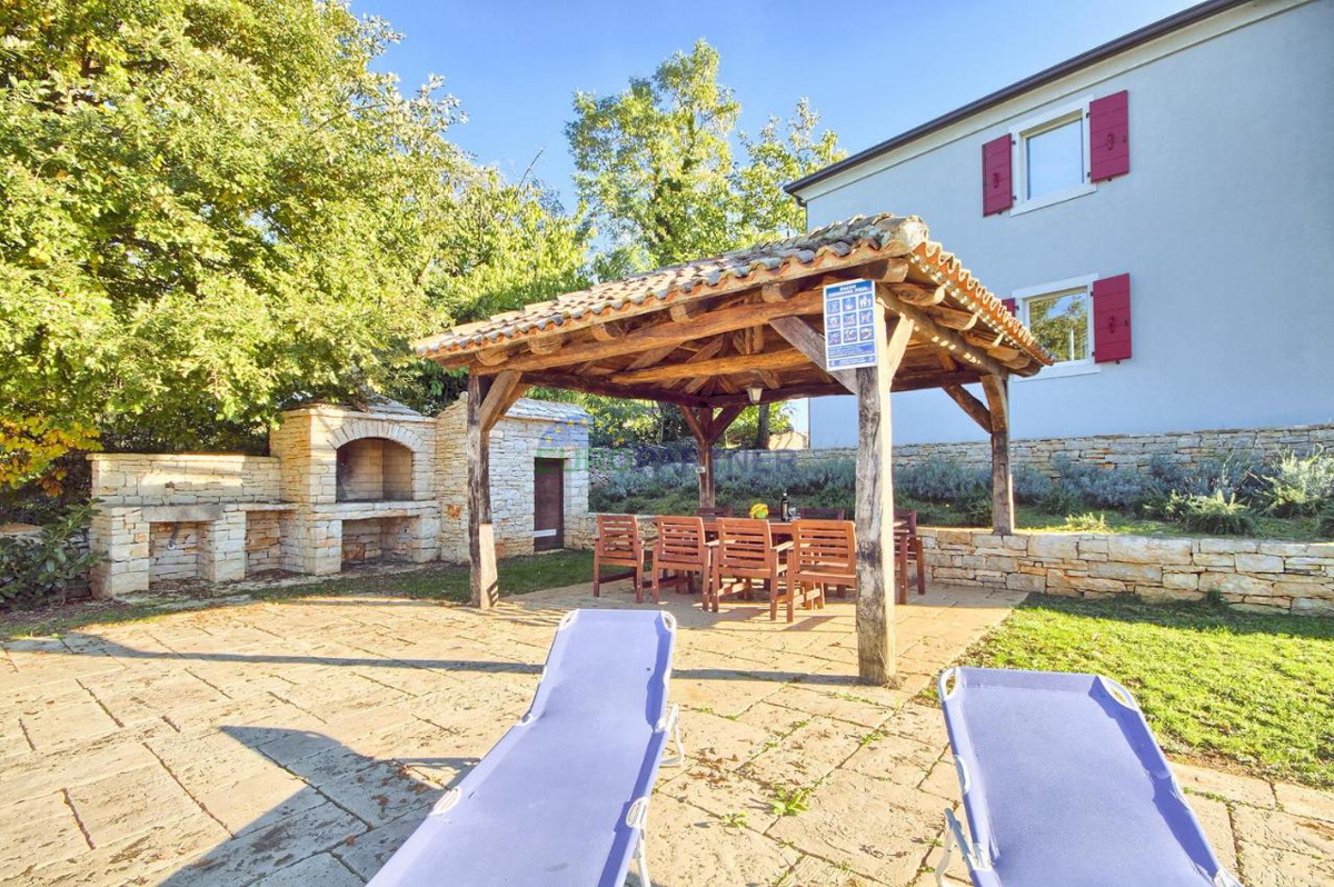 Una casa con due appartamenti e un bellissimo cortile