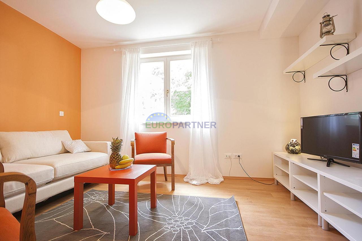 Una casa con due appartamenti e un bellissimo cortile