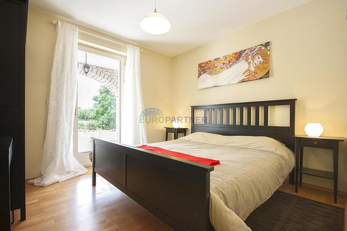 Una casa con due appartamenti e un bellissimo cortile