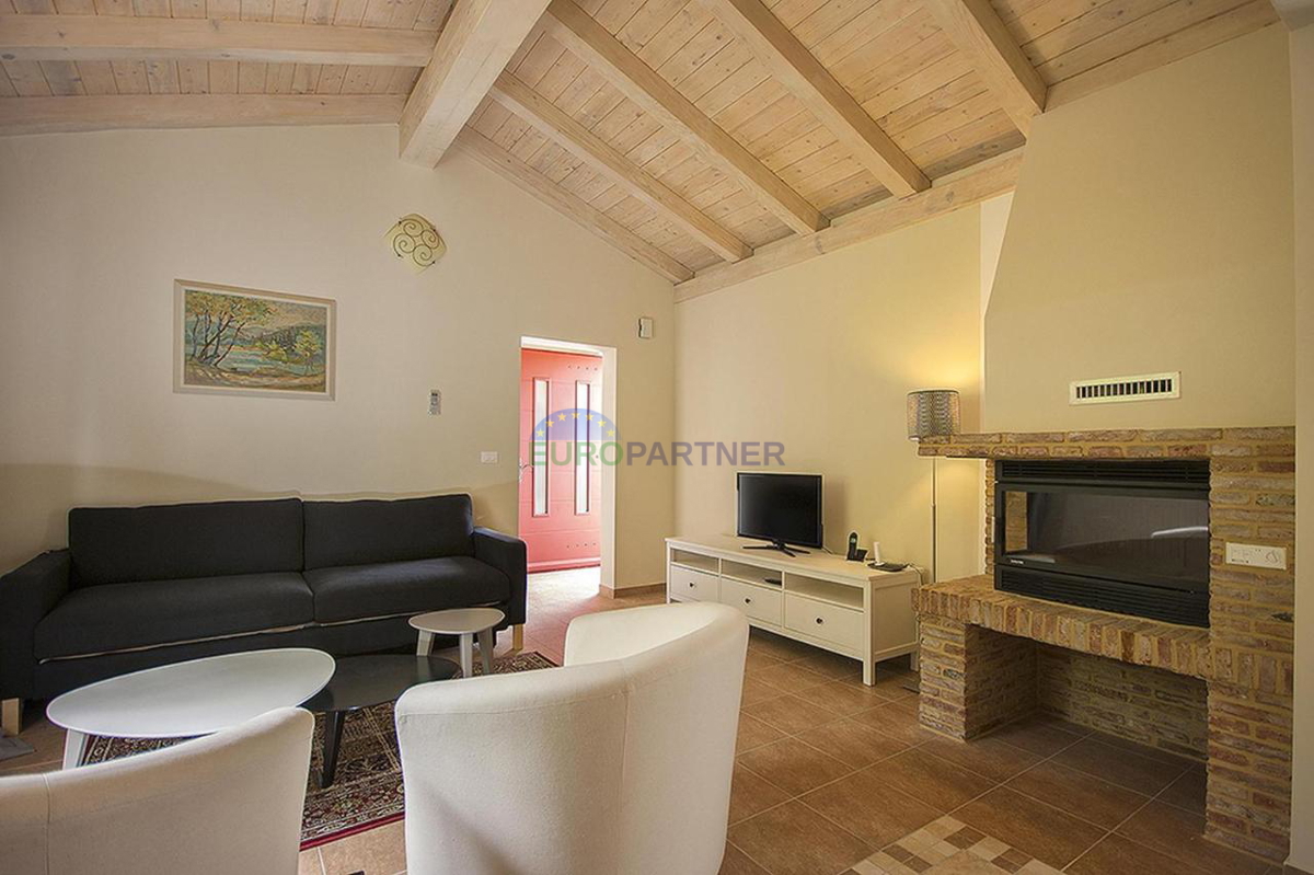Una casa con due appartamenti e un bellissimo cortile