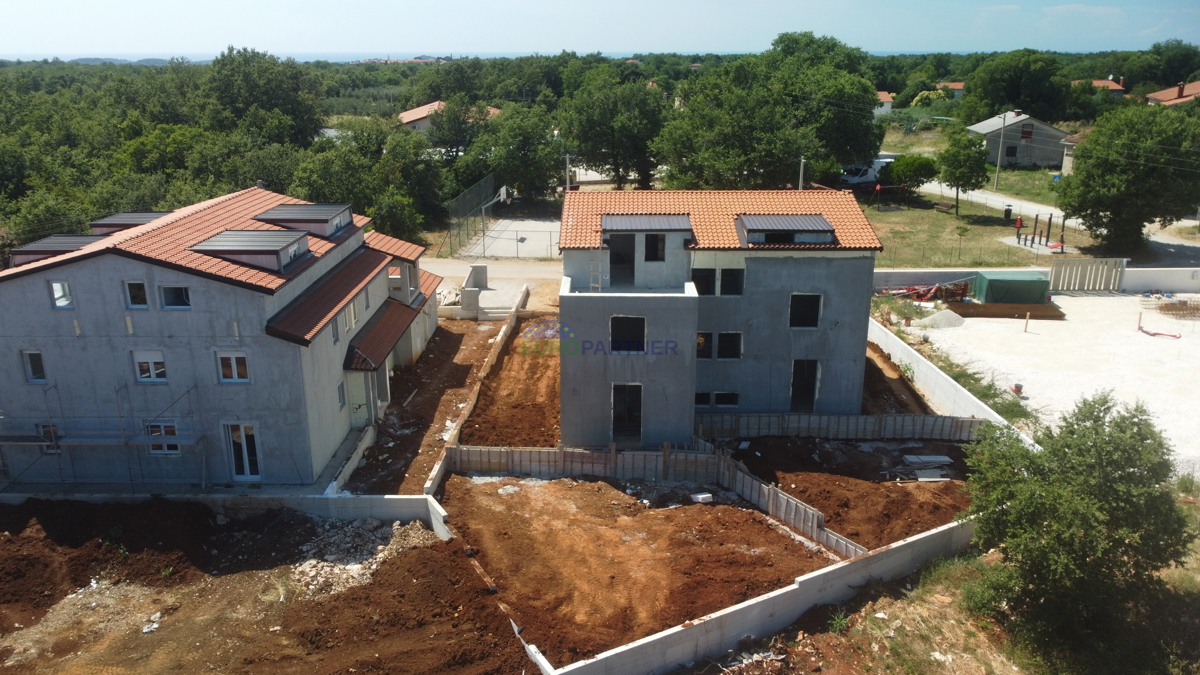 Istria, appartamento trilocale al primo piano di una nuova costruzione vicino a Parenzo