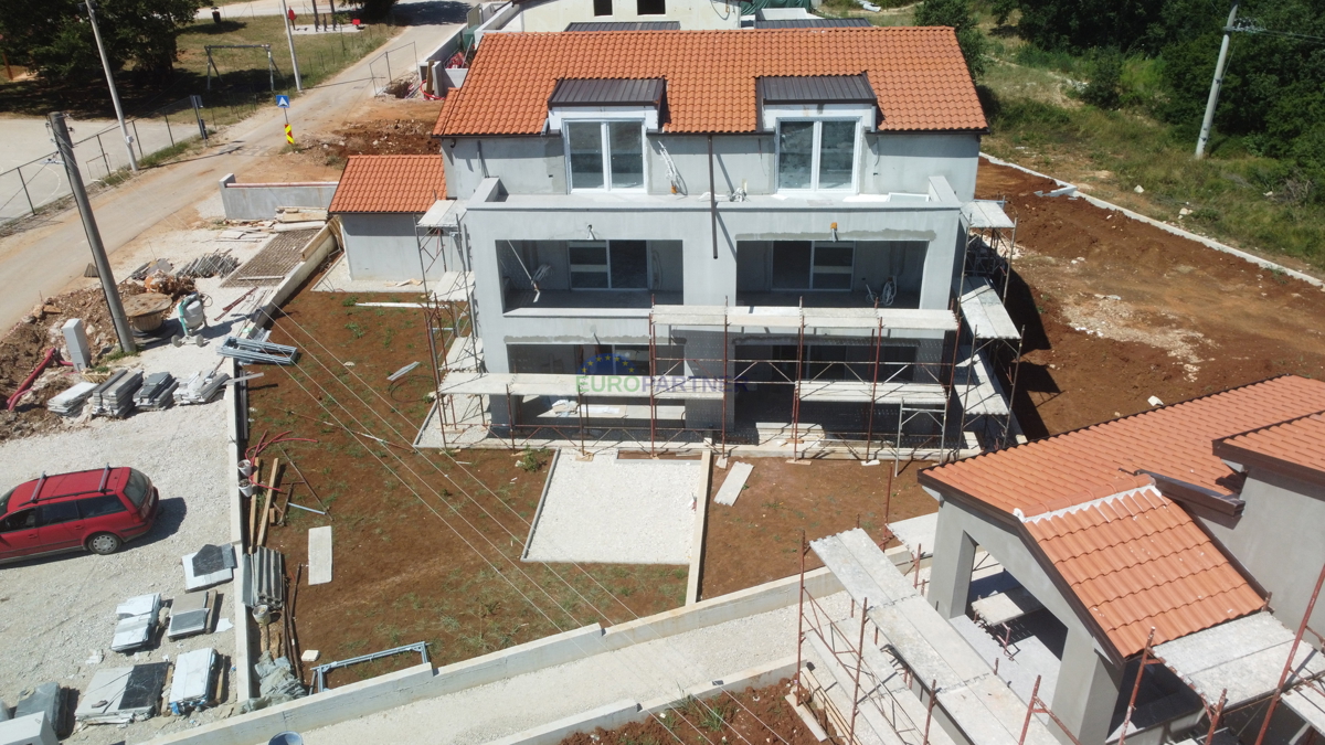 Istria, appartamento trilocale al primo piano di una nuova costruzione vicino a Parenzo