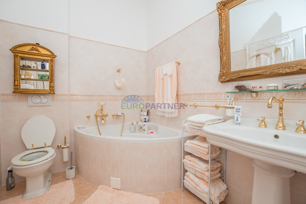 Villa mediterranea con vista panoramica sul mare