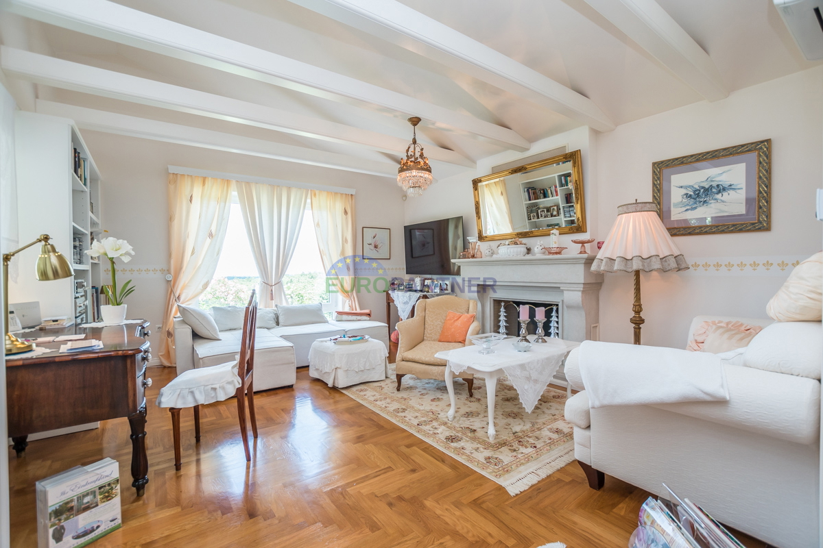 Villa mediterranea con vista panoramica sul mare