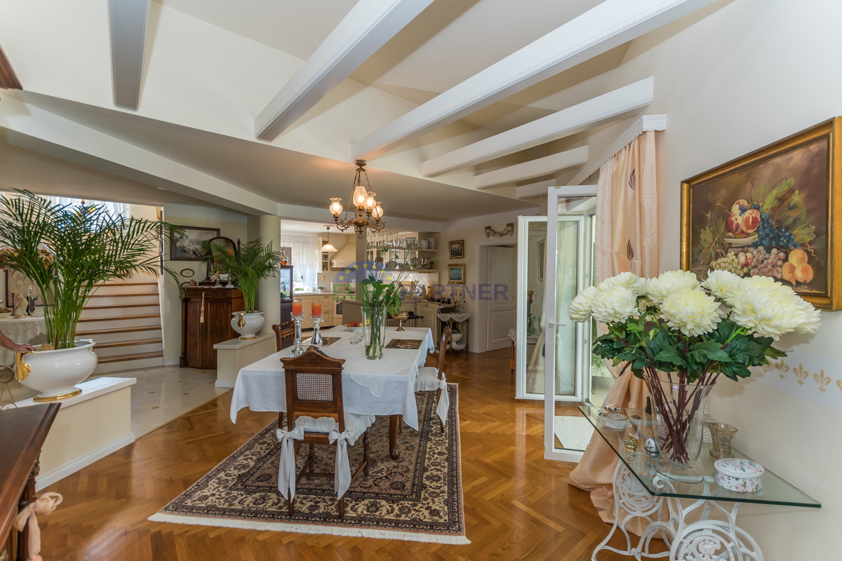 Villa mediterranea con vista panoramica sul mare