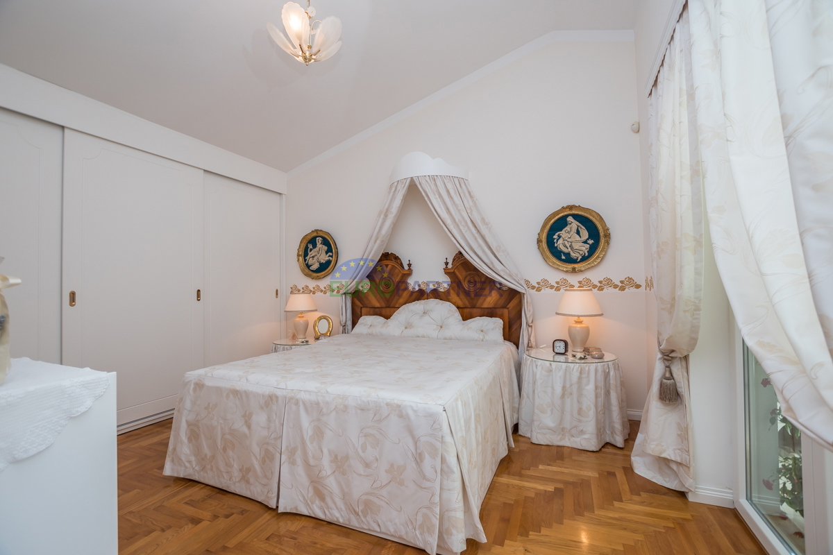 Villa mediterranea con vista panoramica sul mare