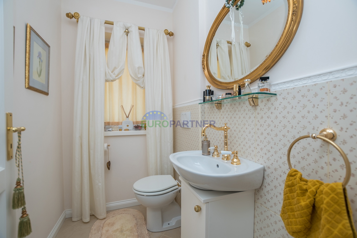 Villa mediterranea con vista panoramica sul mare