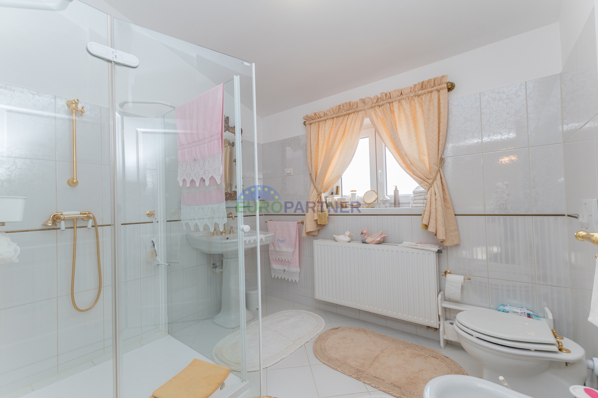 Villa mediterranea con vista panoramica sul mare