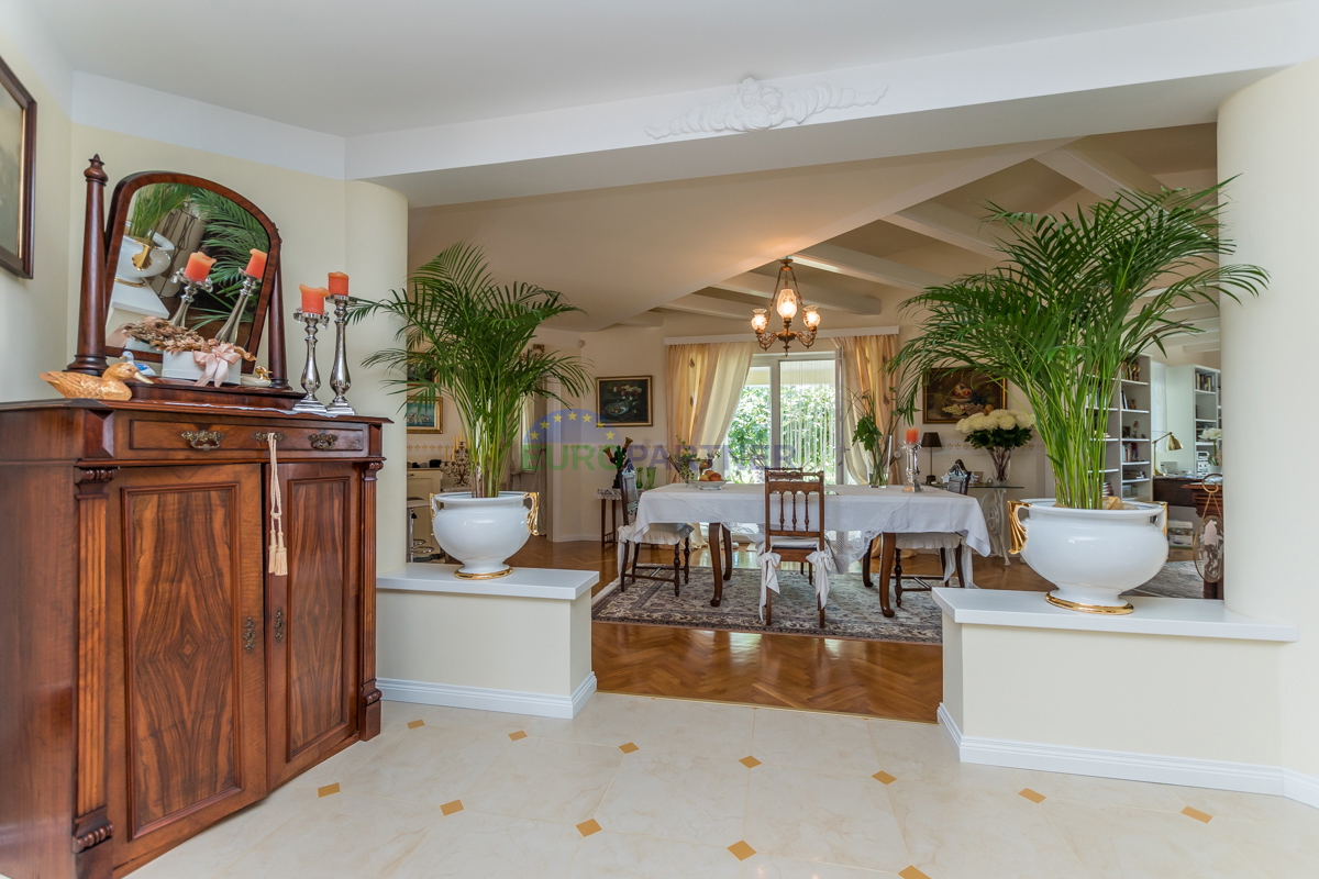 Villa mediterranea con vista panoramica sul mare