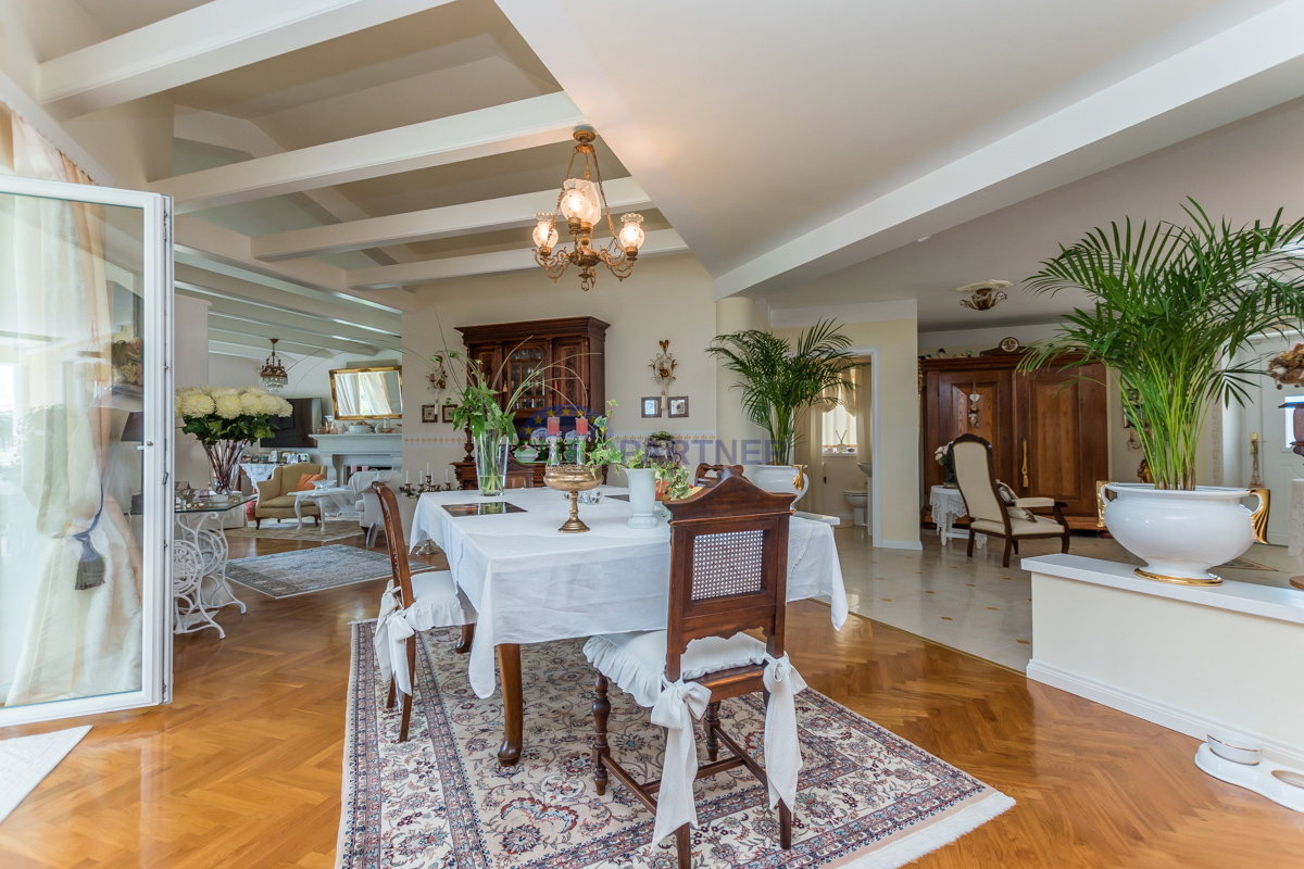 Villa mediterranea con vista panoramica sul mare