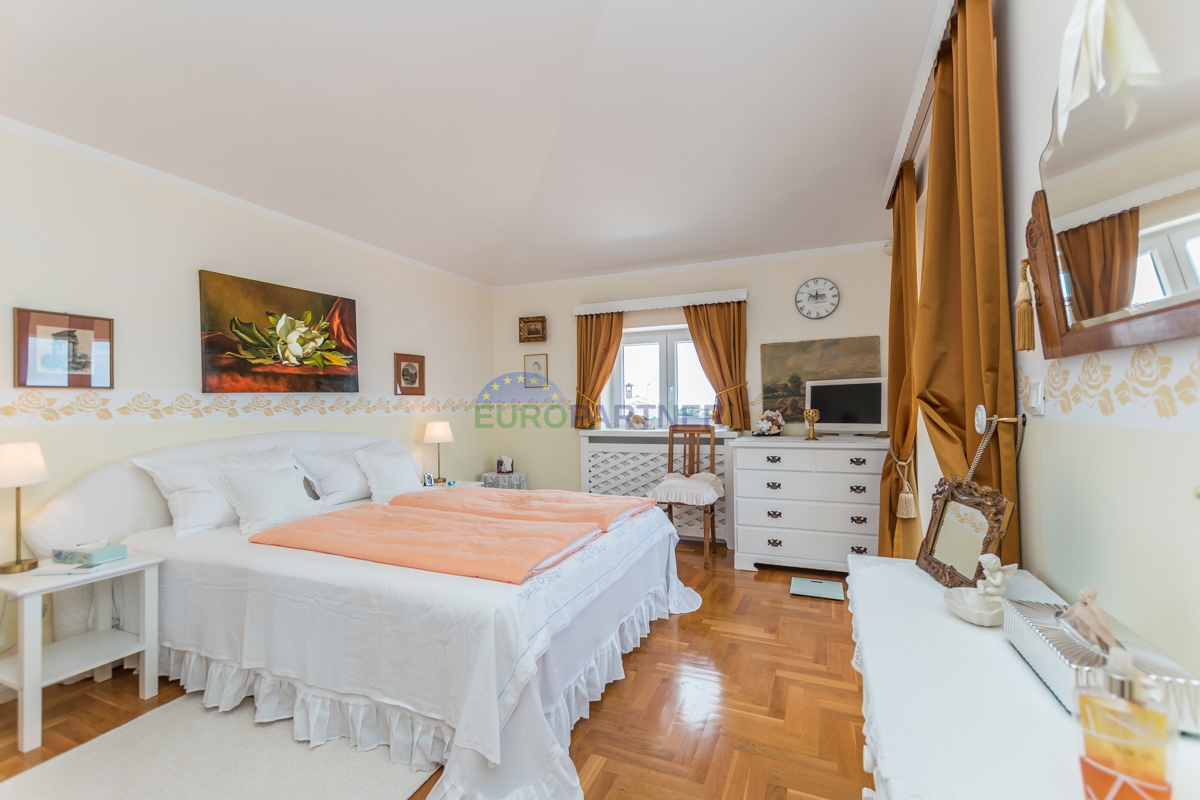 Villa mediterranea con vista panoramica sul mare