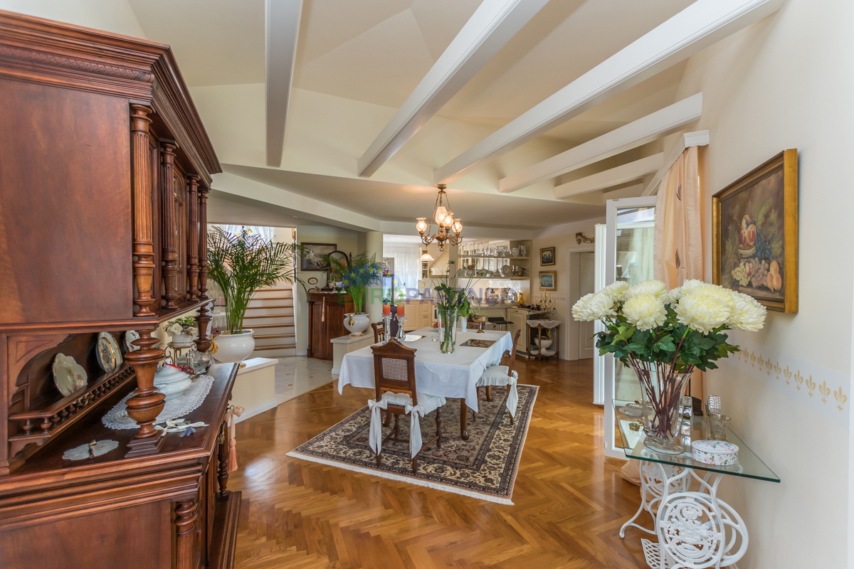 Villa mediterranea con vista panoramica sul mare