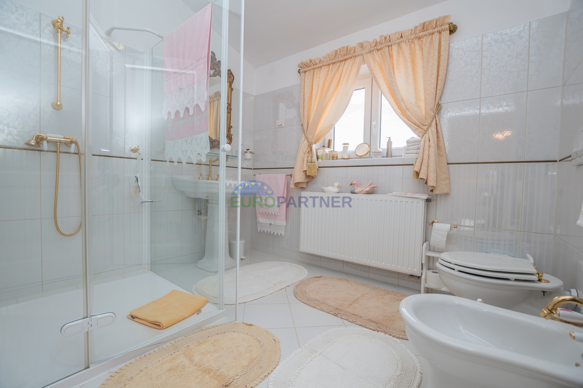 Villa mediterranea con vista panoramica sul mare