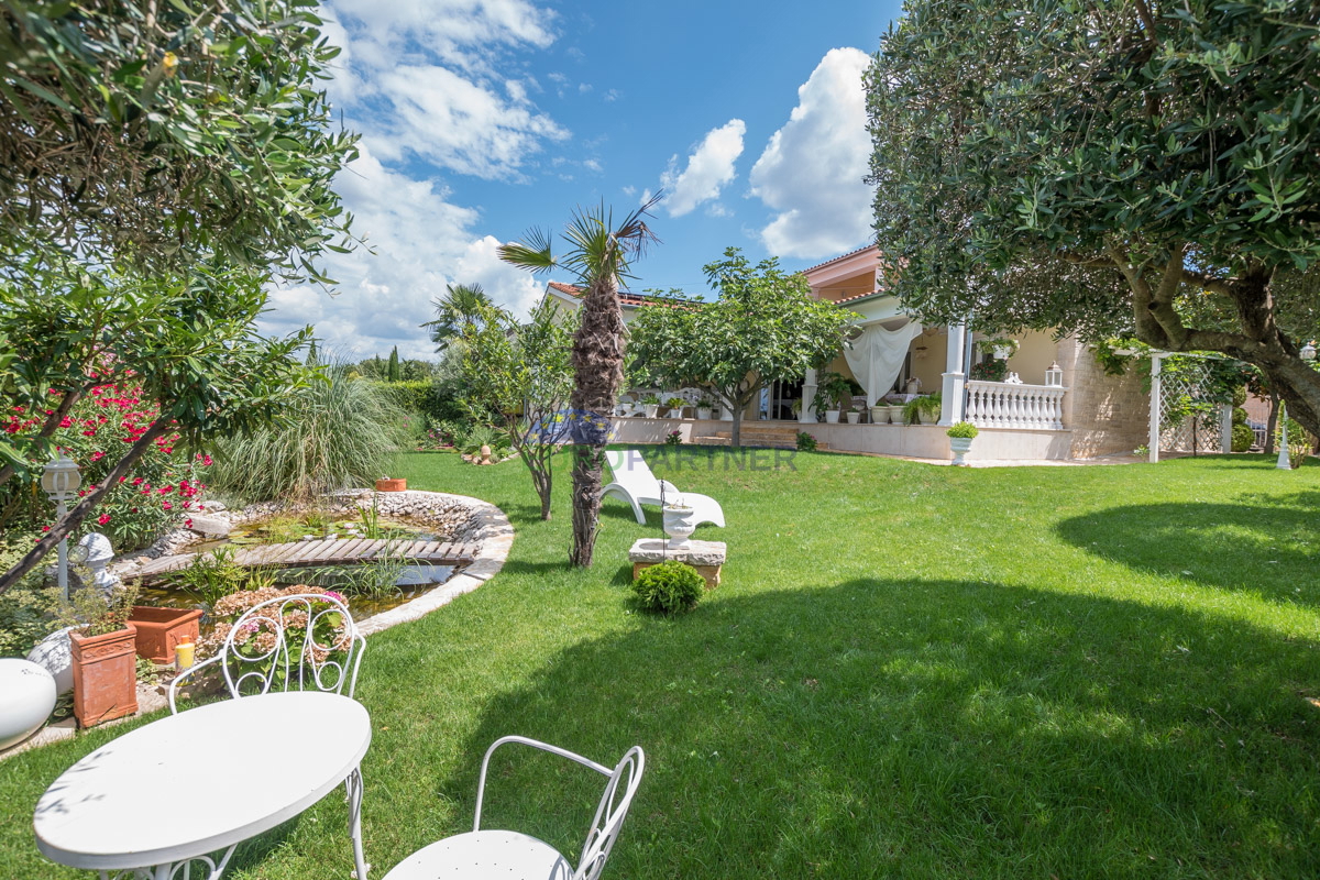 Villa mediterranea con vista panoramica sul mare
