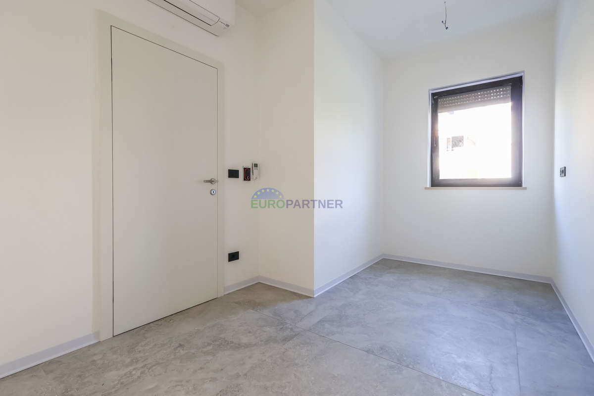 Appartamento con giardino, a 900 m dal mare, Poreč