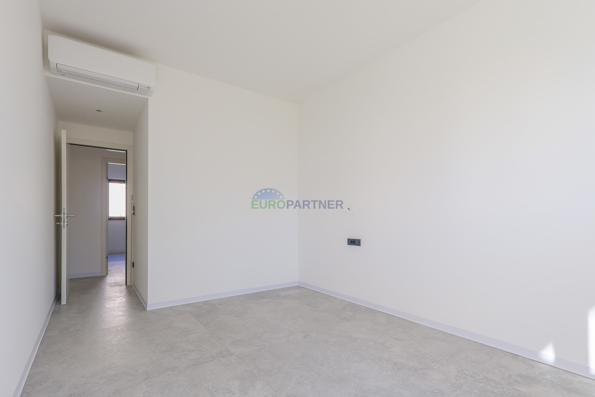 Appartamento con giardino, a 900 m dal mare, Poreč