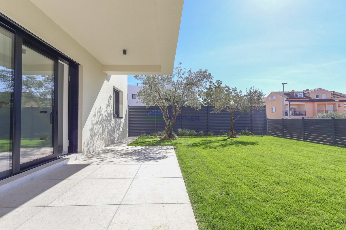 Appartamento con giardino, a 900 m dal mare, Poreč