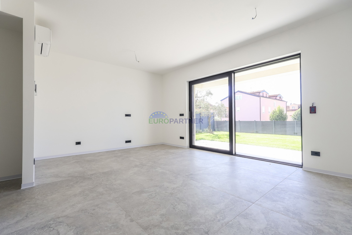 Appartamento con giardino, a 900 m dal mare, Poreč