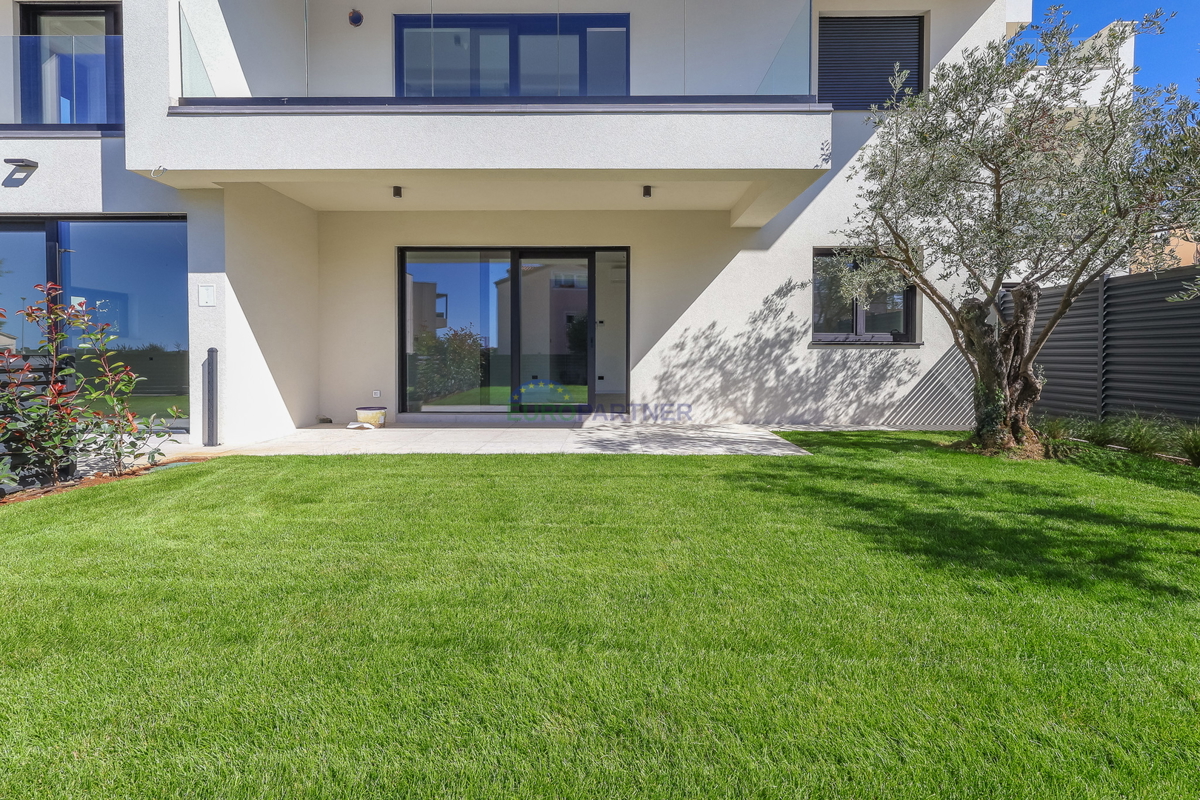Appartamento con giardino, a 900 m dal mare, Poreč