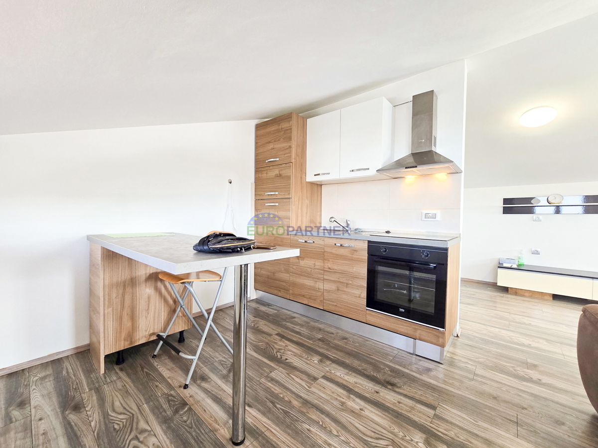 Appartamento con garage e cantina, Vabriga, mare 800m