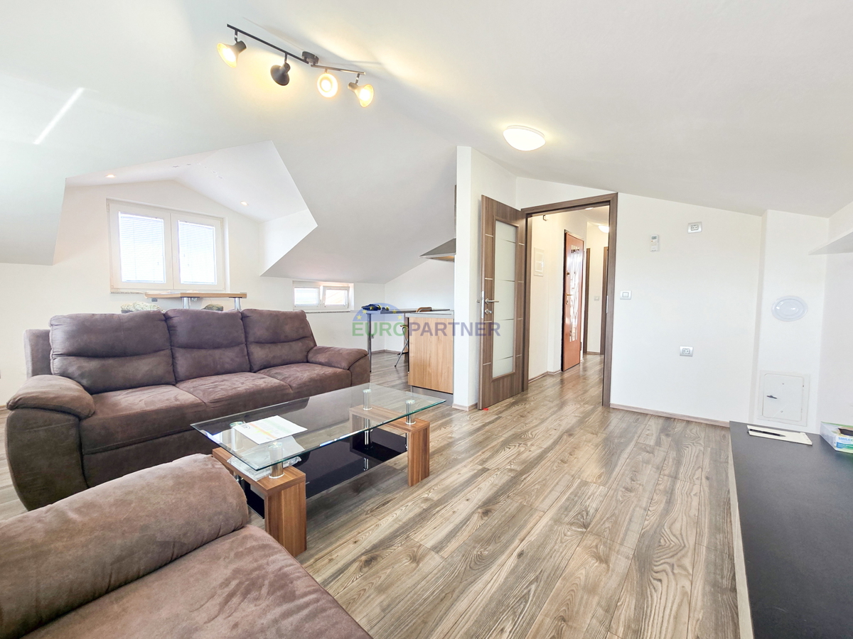 Appartamento con garage e cantina, Vabriga, mare 800m