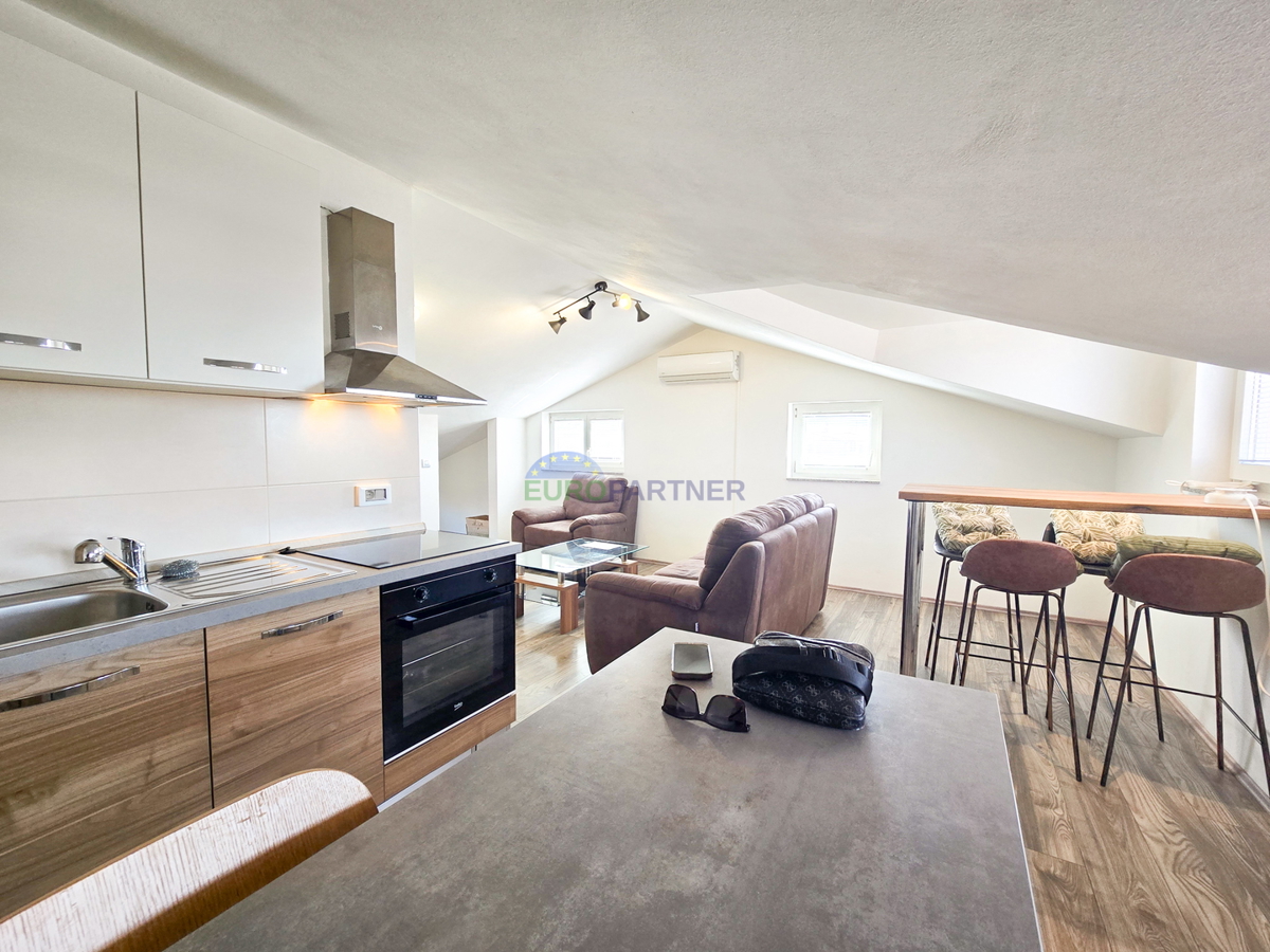 Appartamento con garage e cantina, Vabriga, mare 800m