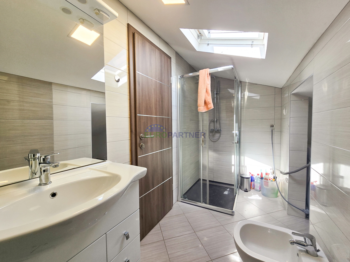 Appartamento con garage e cantina, Vabriga, mare 800m