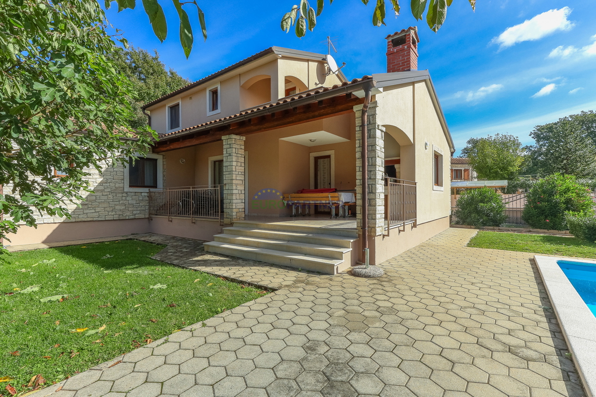 Casa mediterranea con piscina, a 12 km da Poreč
