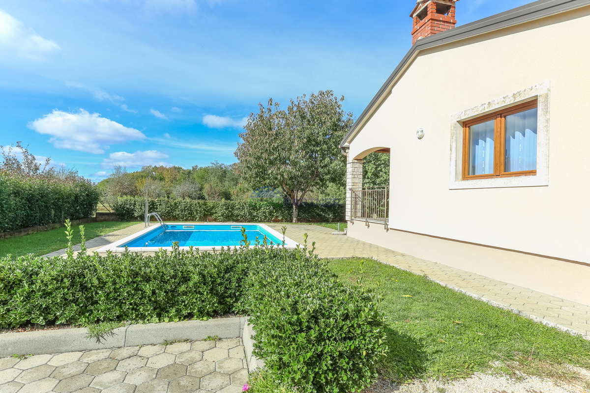 Casa mediterranea con piscina, a 12 km da Poreč