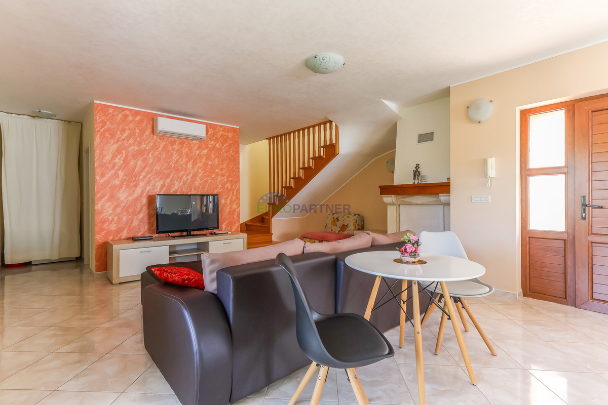 Casa mediterranea con piscina, a 12 km da Poreč