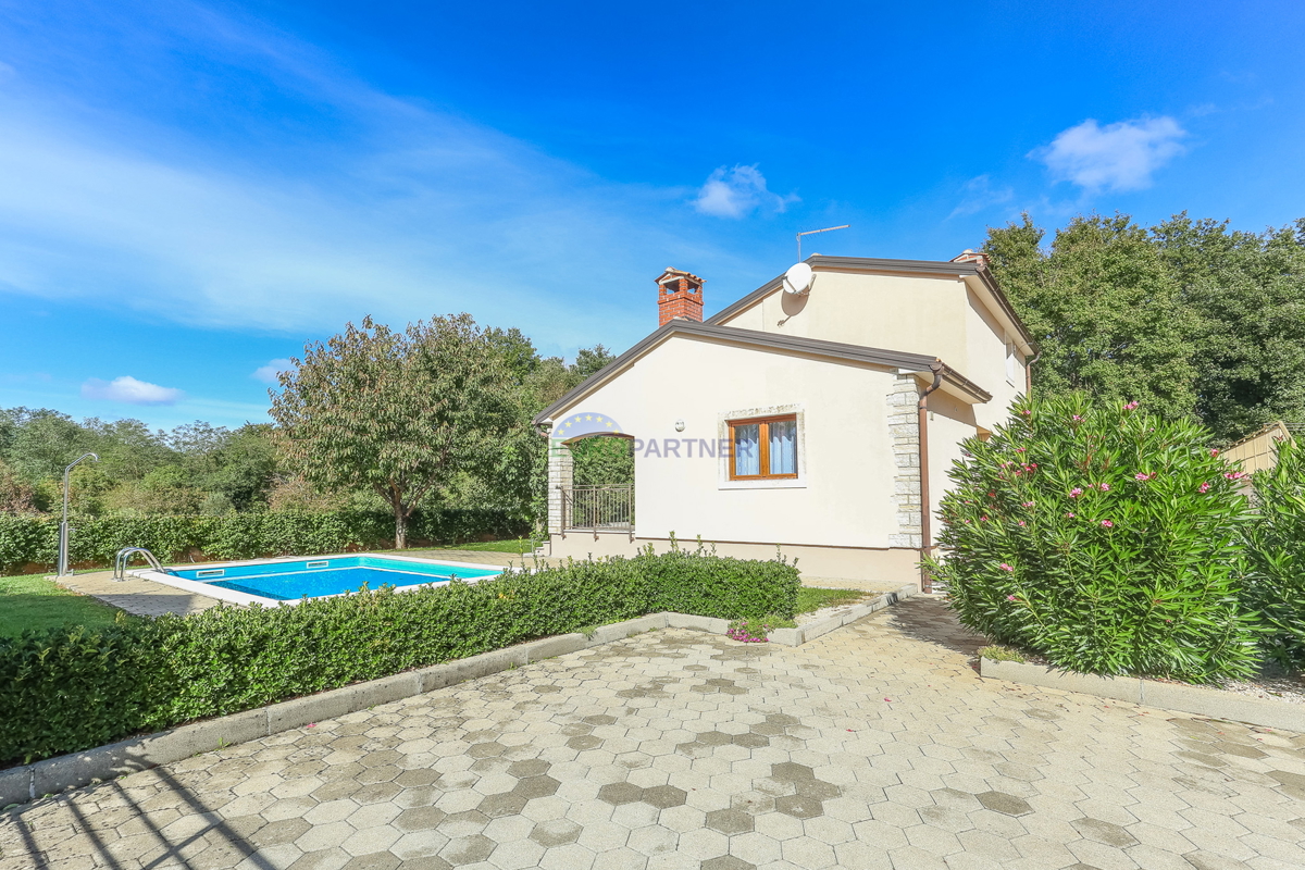 Casa mediterranea con piscina, a 12 km da Poreč