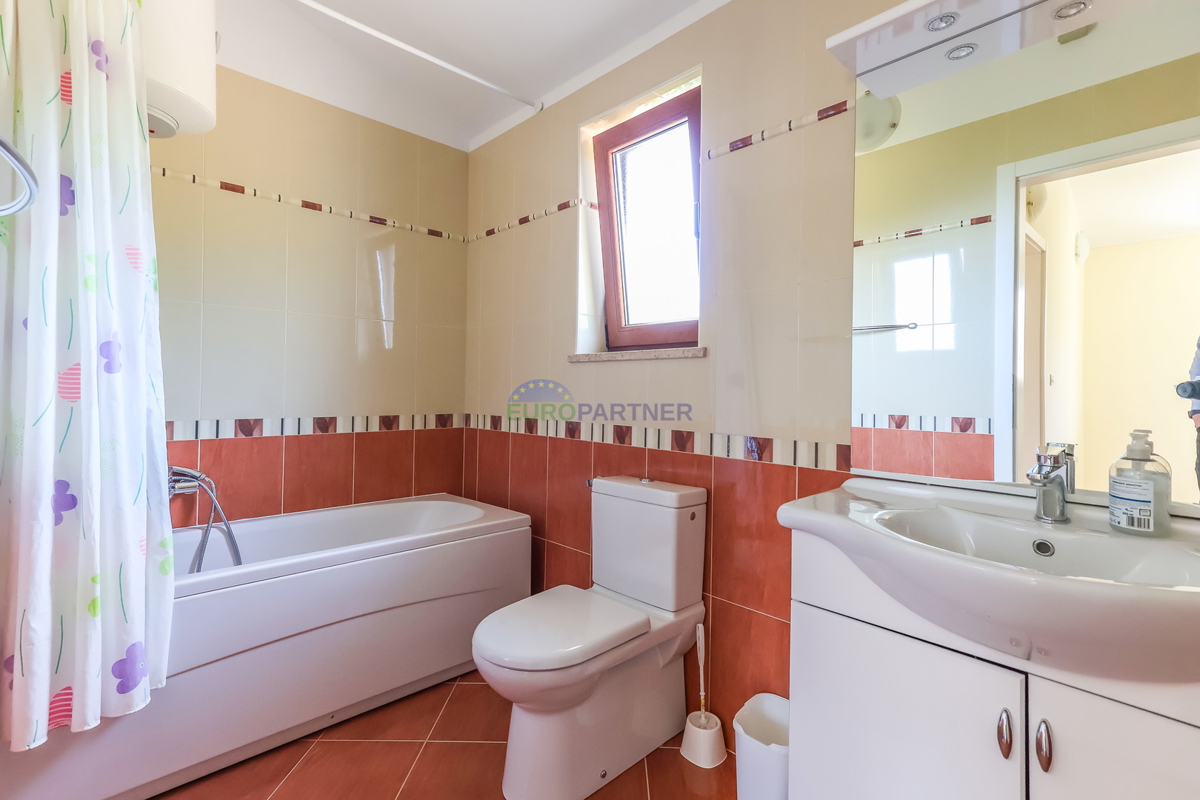 Casa mediterranea con piscina, a 12 km da Poreč